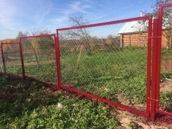 Секционный забор из сетки рабицы 1,8 м